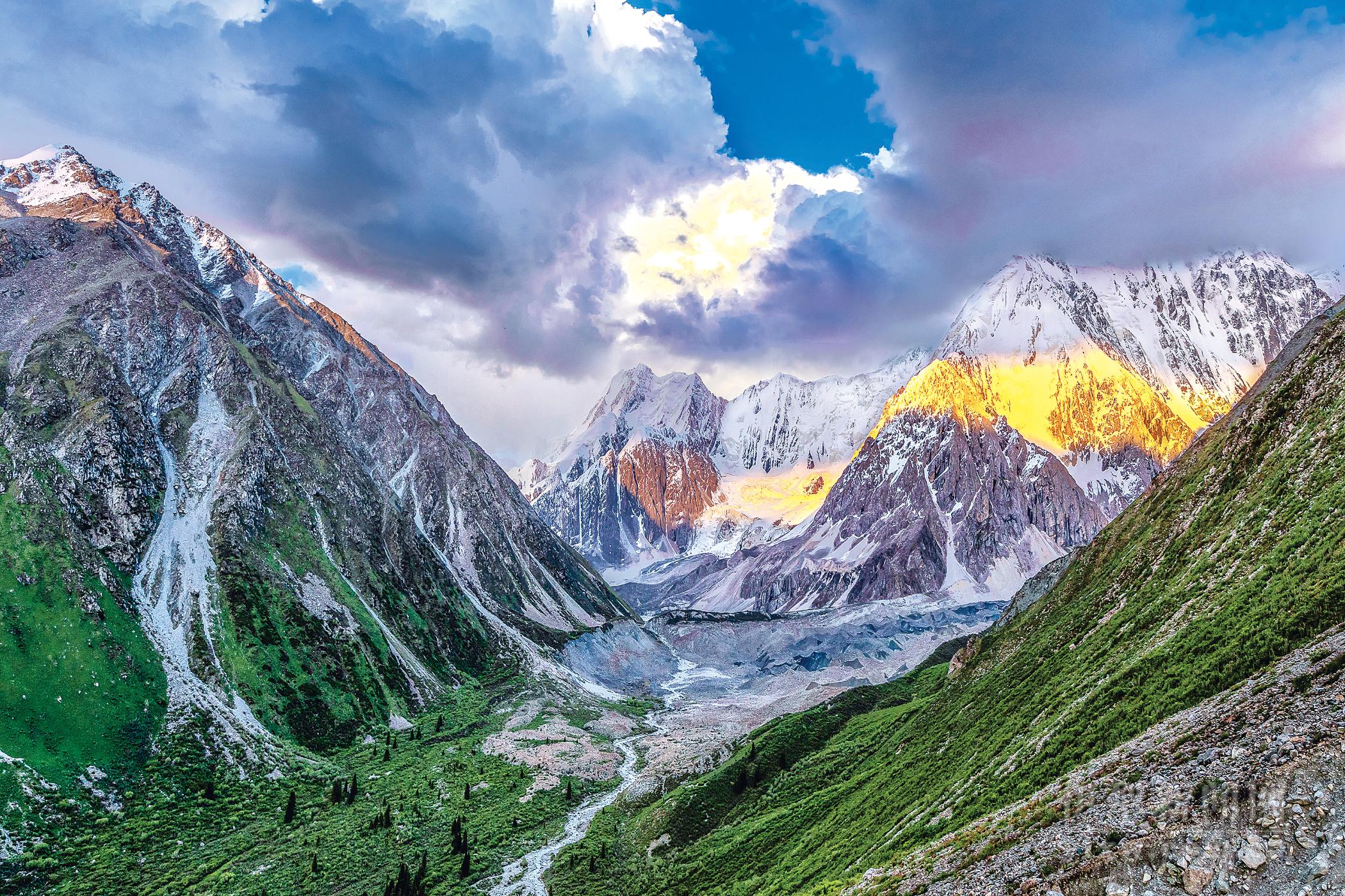 天山冰川孕育伊犁河谷 — 大美伊犁