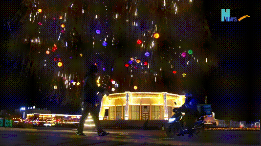 老城夜晚的孩子们